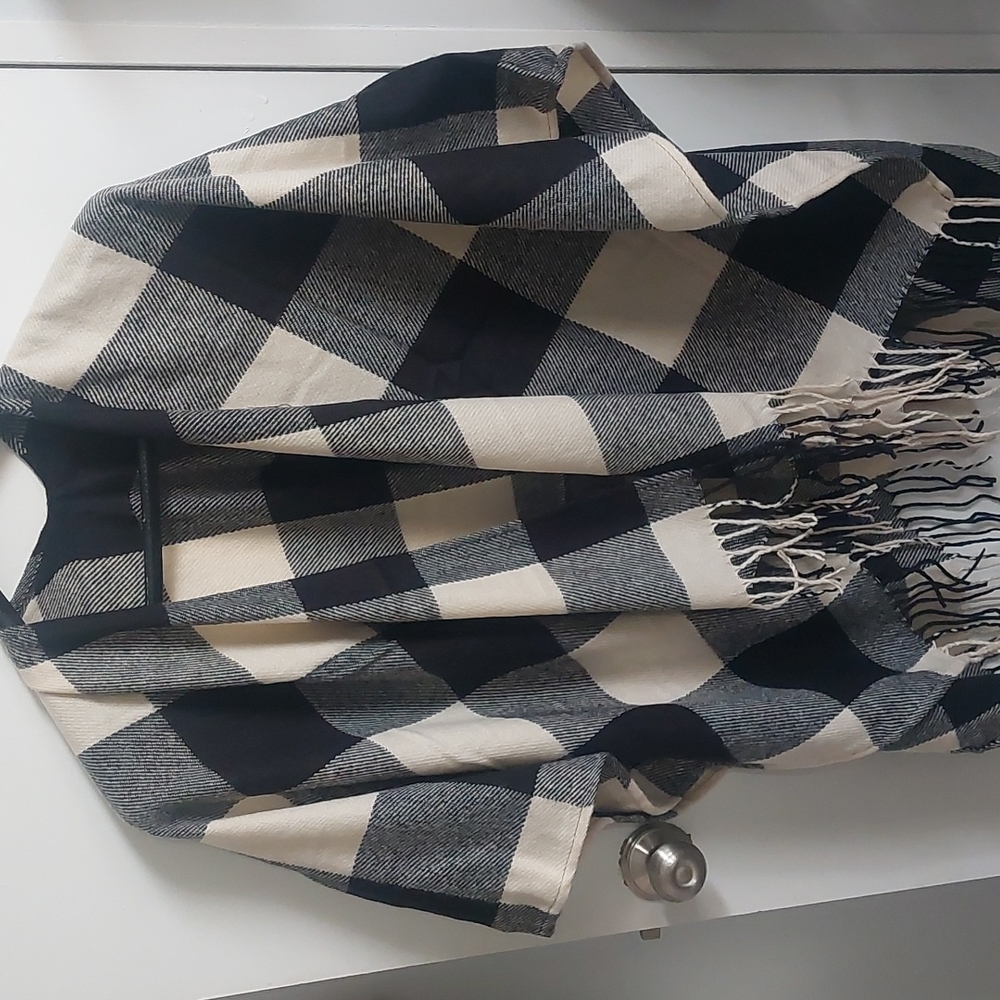NWT Aluna Levi Women's Boho Open Front Poncho Buffalo Plaid Shawl Wrap